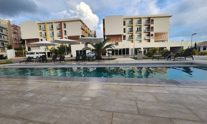 Maho House | STUDIO Hotel Room, Free WIFI, POOL, Mullet bay BEACH and full GYM!