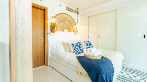 Al Raha Beach Apartment | Studio In Al Hadeel Hosted By Voyage