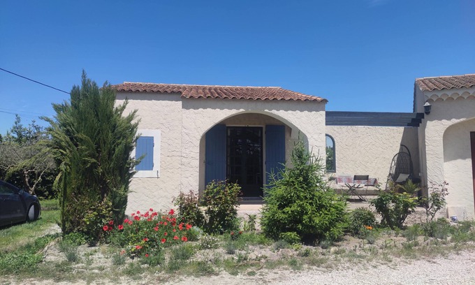 Le Thor Bed & Breakfast | Studio in the countryside