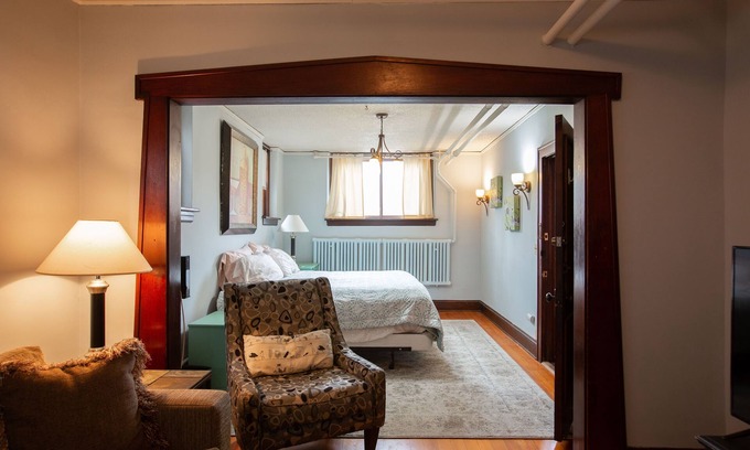 Powderhorn Condo | Studio in the heart of the city