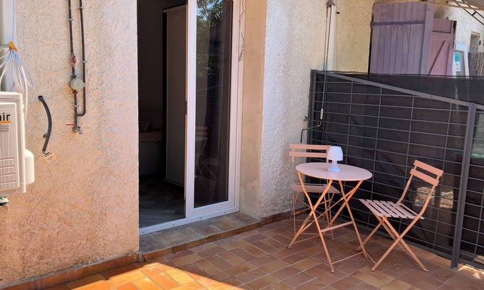 Roquefort-les-Pins Apartment | Studio in villa on the Côte d'Azur