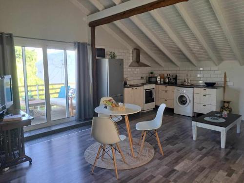 Salakos Apartment | Studio ISABEL