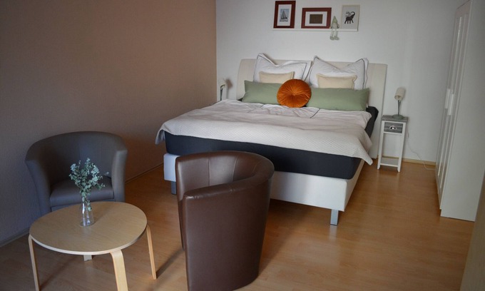 Estenfeld Apartment | Studio 'Komfort-Apartment Mit Terrasse' with Private Terrace and Wi-Fi
