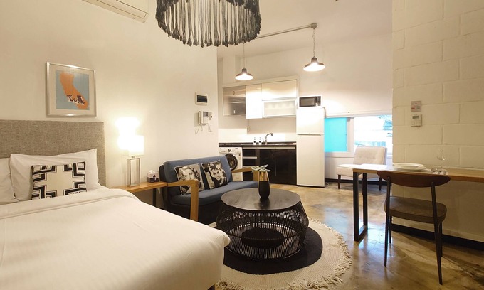Daehangno Apartment | Studio Loft in Central Seoul