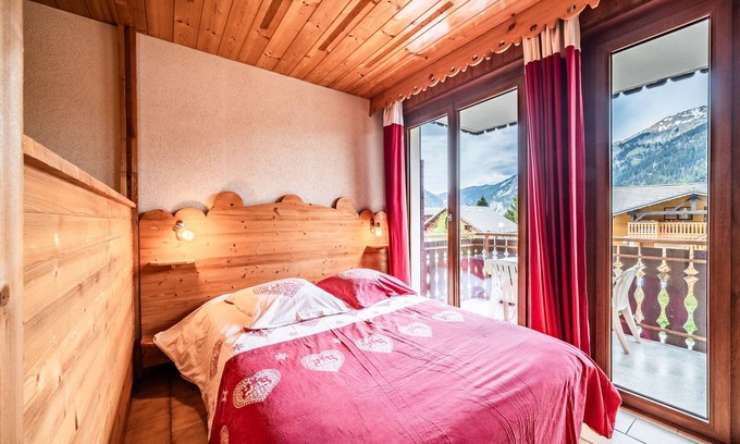 Chatel Apartment | Studio 'L'Ourson - 4 People with Mountain View, Balcony and Wi-Fi