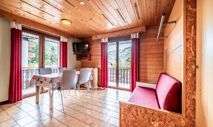 Chatel Apartment | Studio 'La Sifflotte - 4 Pers' with Mountain View, Balcony and Wi-Fi