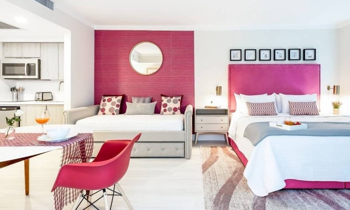 Coconut Grove Apartment | STUDIO, Lateral Sea View, Balcony, Hotel Arya, Kitchenette. FREE PARK/POOL/GYM