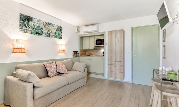 Saint-Pierre-la-Mer Apartment | Studio le Neptune - Appt à 100m de la plage