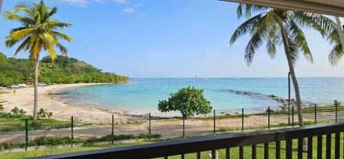 Bas du Fort Apartment | Studio magnifique vue mer - Pieds dans l'eau - Citerne d'eau - Bord de plage