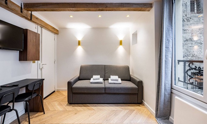 Epinettes Apartment | Studio Metro Brochant Paris 17th arrondissement