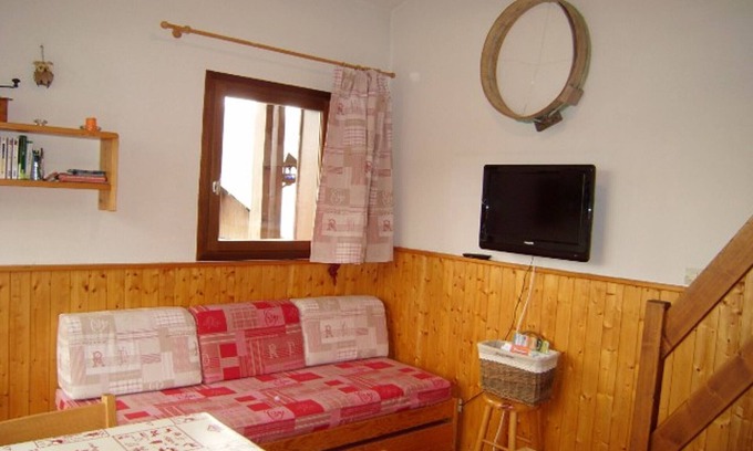Cohennoz Apartment | Studio-mezzanine for 4, pets ok, parking, near slopes and shops
