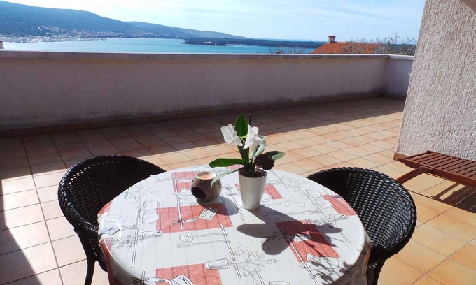 Kornic Apartment | Studio mit Terrasse und Klimaanlage