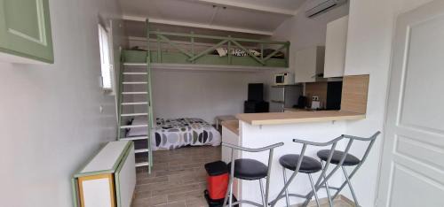 Cuges-les-Pins Apartment | Studio moderne à Cuges-les-Pins - 27 m² avec jardin privé