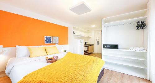 Novo Mundo Apartment | Studio moderno com garagem, sacada e lazer completo! Próximo à Live Curitiba!