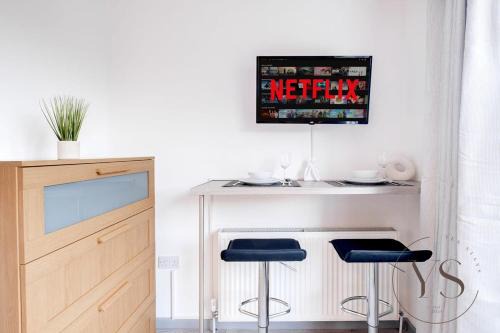 Stoke-on-Trent Apartment | Studio Near Alton Towers & Longton Station