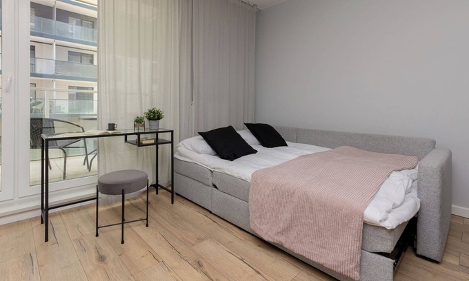 Baluty Apartment | Studio Near Manufaktura Łódź by Renters