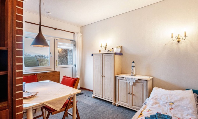 Nordstrand Apartment | Studio 'Obendsünn' with Private Terrace and Shared Garden