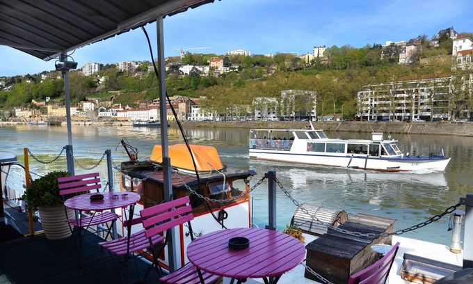 2nd Arrondissement Apartment | Studio on Barge, Le Cormoran, Edge of the Saône in Lyon