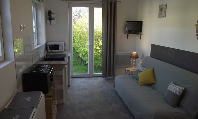 Roz-sur-Couesnon Apartment | Studio on land "Countryside at the foot of MT ST MICHEL"