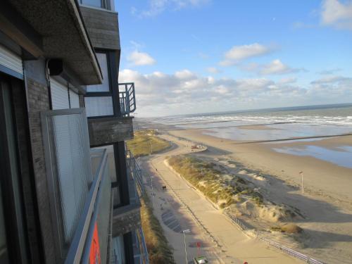 Middelkerke Apartment | Studio On The Beach With Sea View