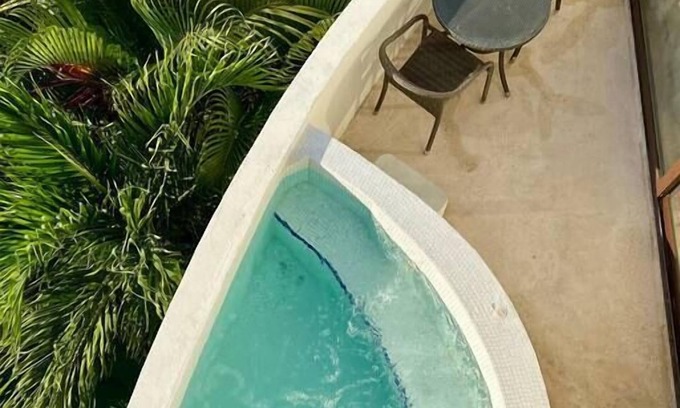 Francisco Uh May House | Studio Penthouse - Private Hot Tub - Kitchenette A302S