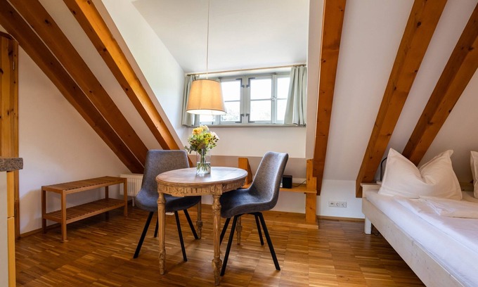 Oberloßnitz Apartment | Studio-Private Bathroom-Vineyard view-Nr. 2