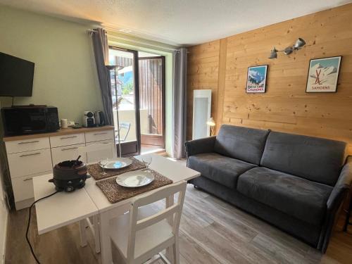 Samoens Apartment | Studio rénové au centre village avec balcon et parking - FR-1-624-180