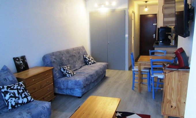 Villard-de-Lans Apartment | Studio rénové au pied des pistes avec balcon – 4 pers, cuisine équipée, parking gratuit - FR-1-689-87