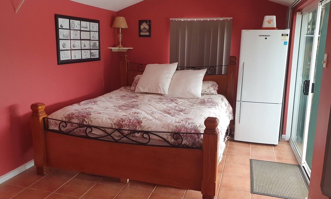 Reynella Apartment | Studio Room for Couple Budget priced with Heated Swimming pool