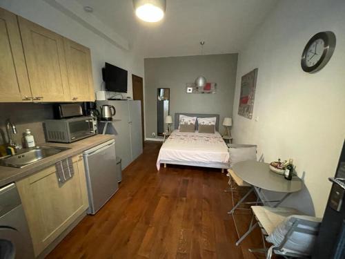 Notre-Dame-des-Champs Apartment | Studio Saint-Placide