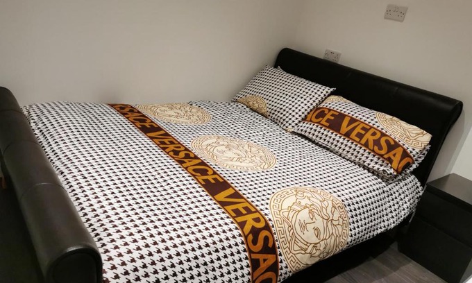 Kidbrooke with Hornfair Apartment | Studio self contained double bedroom