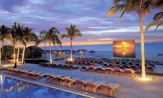 Centro Resort | Studio Sleeps 2 | Beach | Pool | Hot Tub | Concierge | Lux Stay