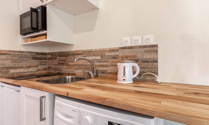 Villeneuve-le-Roi Apartment | Studio Stand by Me - Studio Apartment, Sleeps 2