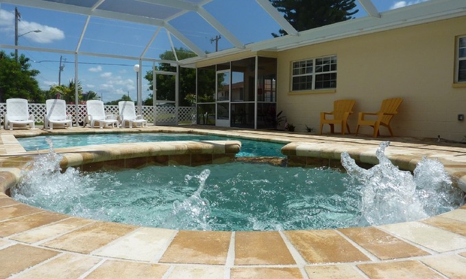Caloosahatchee Apartment | Studio Starfish Cape Coral/Beach Resort