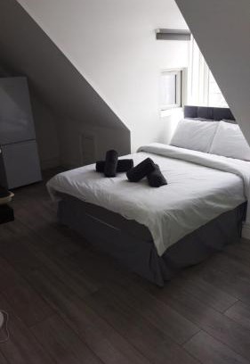 Tooting Apartment | Studio style room, near Tooting Broadway station