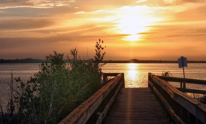 Daytona Beach Shores Apartment | Studio Suite Queen bed Kitchen Walk in Shower 5