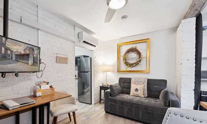 Metropolitan Apartment | Studio @ the Hive, Cozy Cute