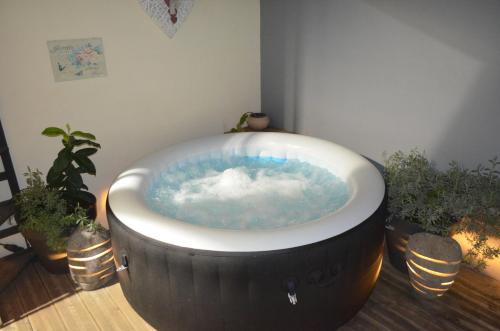 Saint-Louis Apartment | Studio tout confort avec son jacuzzi