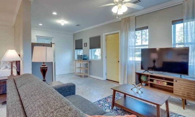 Thunderbolt House | Studio w/Gazebo-Swanky Savannah Style