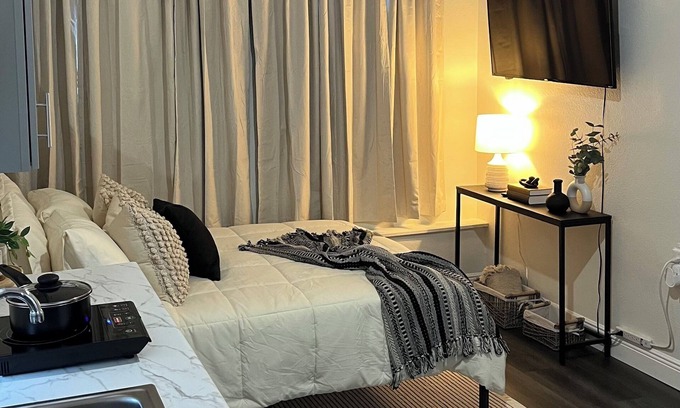Azalea Park Apartment | Studio w/private entry & more! Near Airport