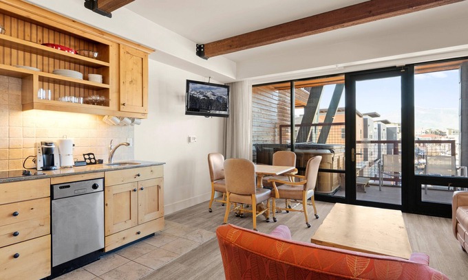 Kimball Junction Condo | Studio w/Private Hot Tub, Great Views, Fireplace & King Bed | Walk to Dining