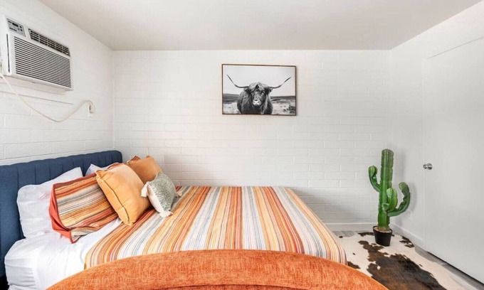 Riverside Apartment | Studio+Wifi+TV+Free Parking