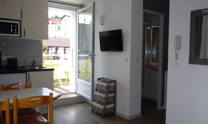 Thonon-les-Bains Apartment | Studio with balcony in the center of Thonon, near the thermal baths, 2 people