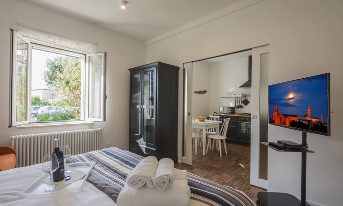Siena Apartment | Studio with Garden (2 km from the city center) - Out of ZTL - Free Parking