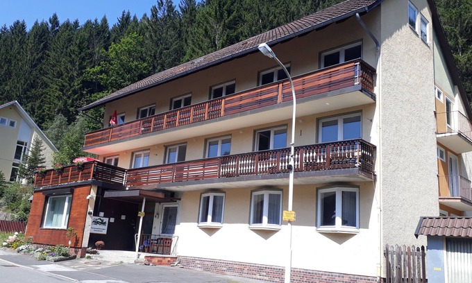 Landkreis Goslar Apartment | Studio with large Bathroom, sleeps 2