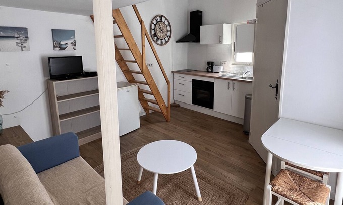 Antibes Old Town Apartment | Studio with mezzanine in the heart of old Antibes, wifi, air conditioning