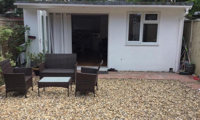 Cricklewood Apartment | Studio with own Garden