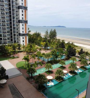 Balok Apartment | Studio with Privacy Balcony and NETFLIX at TimurBay Sea Front Residence