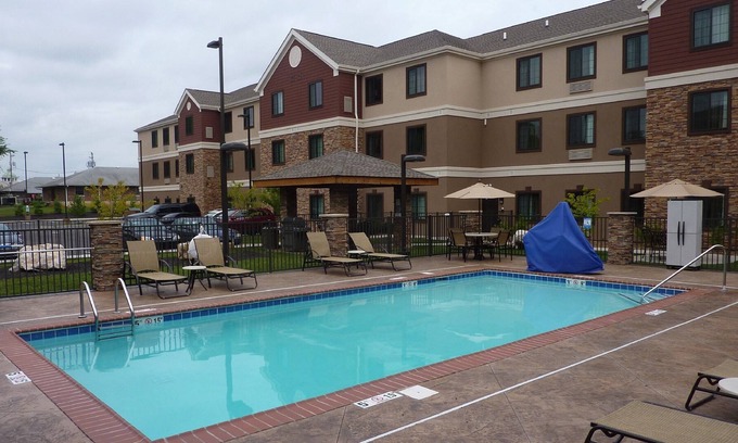 Bowling Green Apartment | Studio Within Walking Distance to Knicely Conference Center | Free Daily Breakfast!