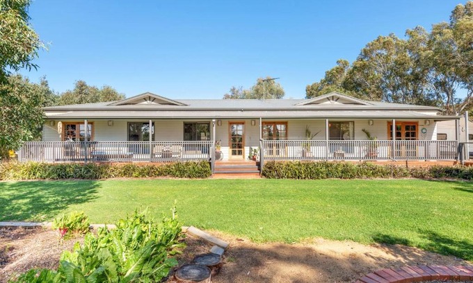 McLaren Vale House | Stump Hill Estate - A Unique Stay with Mini Golf